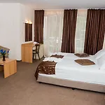 מלון Hotel Central