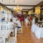 מלון Hotel Central