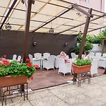 מלון Hotel Central 3*