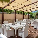 מלון Hotel Central 3*