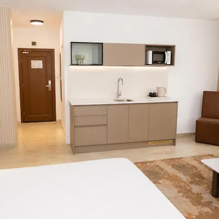 فندق Hotel Central 3*