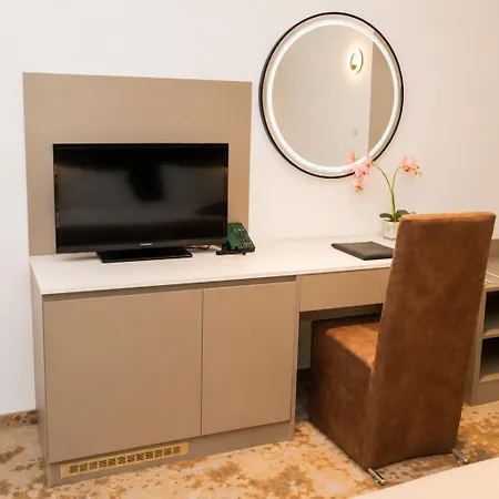 فندق Hotel Central 3*