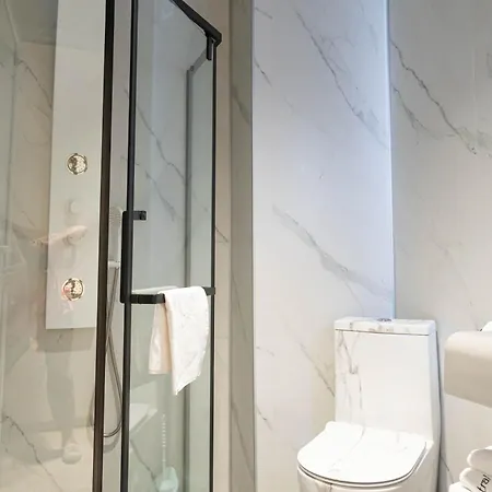 فندق Hotel Central 3*