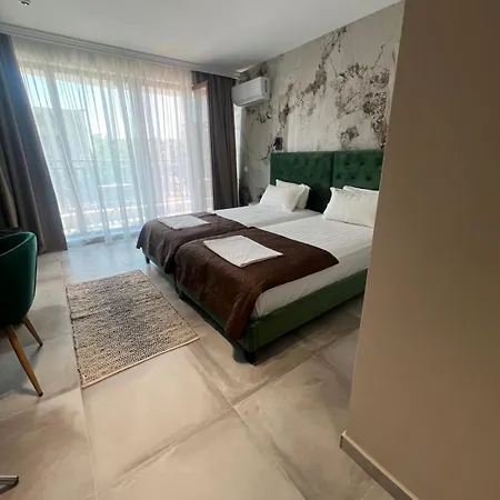 מלון Hotel Central